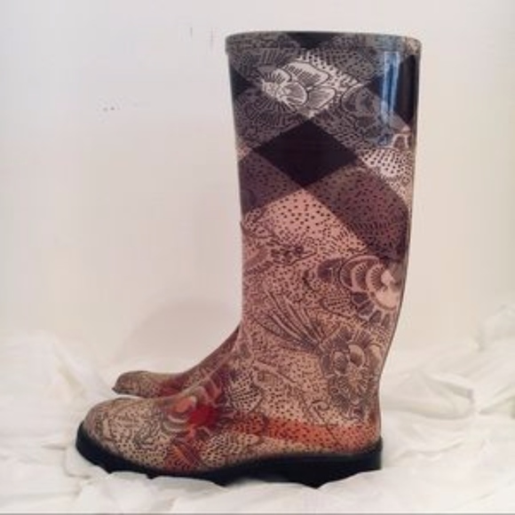 Burberry Ltd Ed Lace Over Signature Check Rainboot - Picture 5 of 8